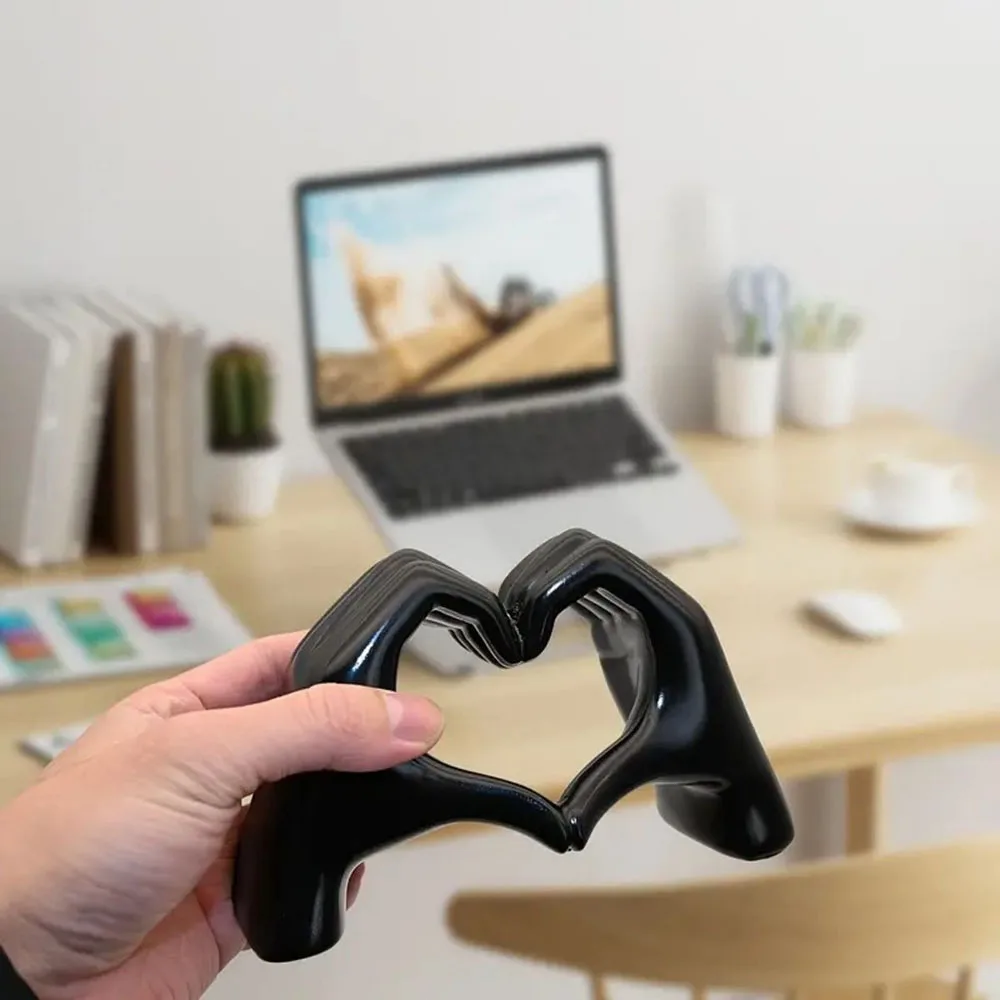 Resin Love Gesture Statues Scu - مراجعة Light Art And Craft وسعره